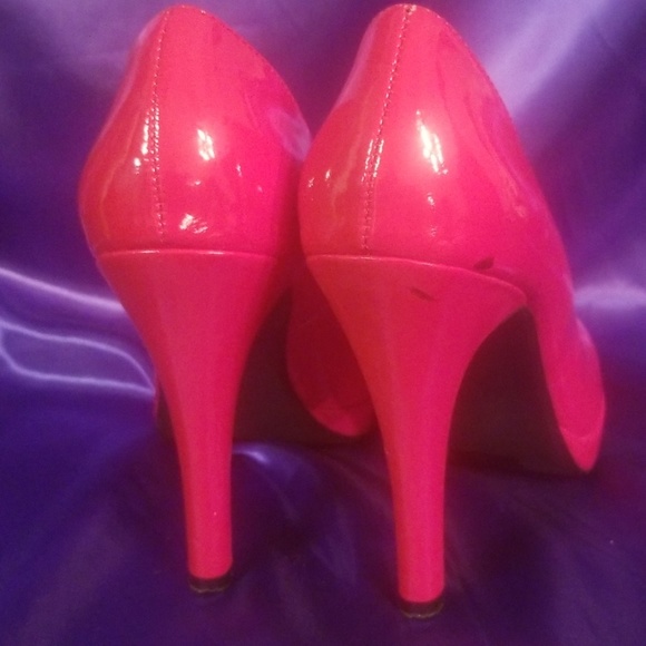 Heels - Picture 3 of 3